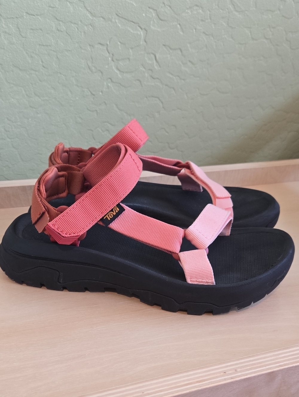 Teva Women’s Hurricane Sandals Size 7